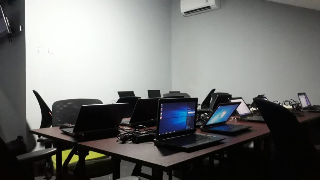 Sewa laptop jakarta timur